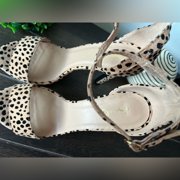 Qupid Faux Suede Cheetah Print Ankle Strap Heels Size 8 - Picture 6 of 13